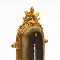 Duży  termometr w oprawie z brązu złoconego i chalcedonu
